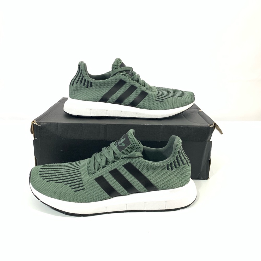 ADIDAS SWIFT RUN SZ 10 Men's Shoes